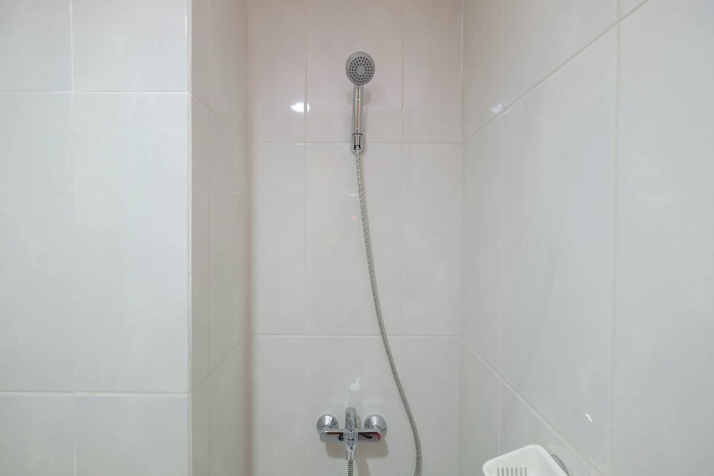 Warm And Cozy Studio At Evenciio Margonda Apartment