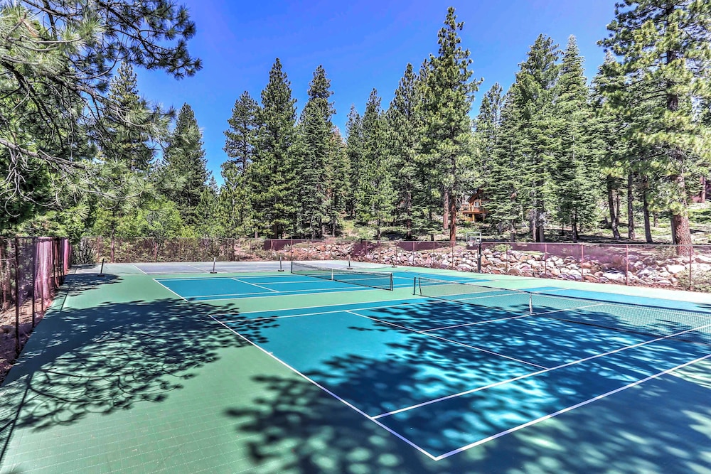 5 Mi to Northstar Resort! Multi-level Family Condo