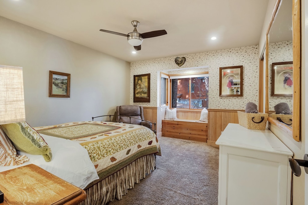 Tahoe Mountain Retreat Sleeps 12!