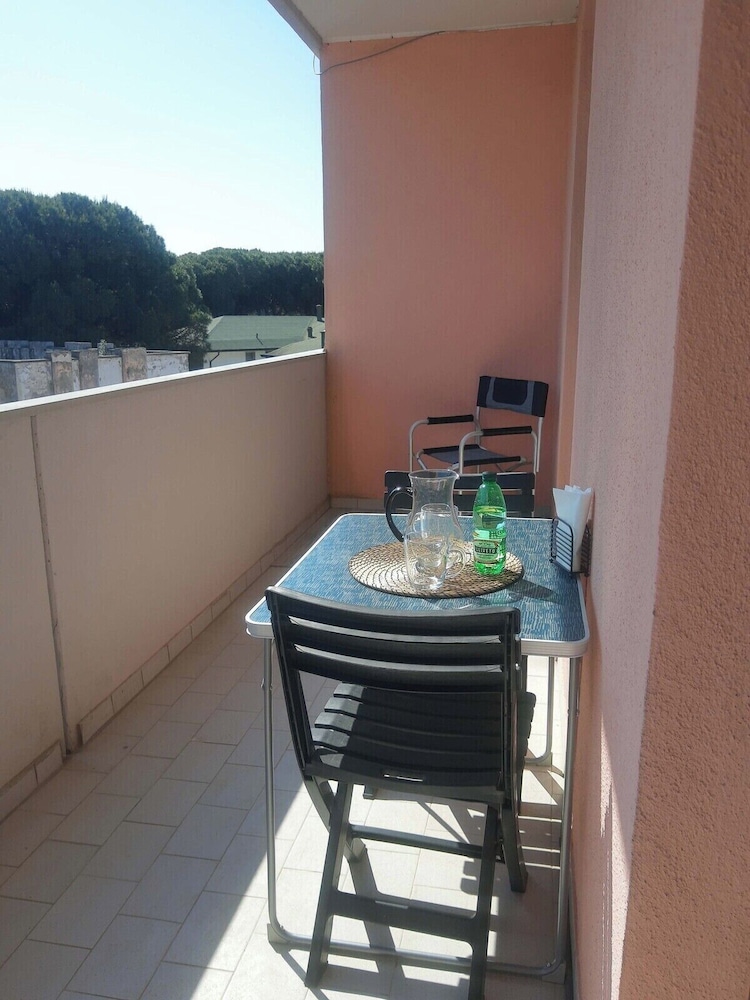 Comfy Flat With Terrace by the Pool