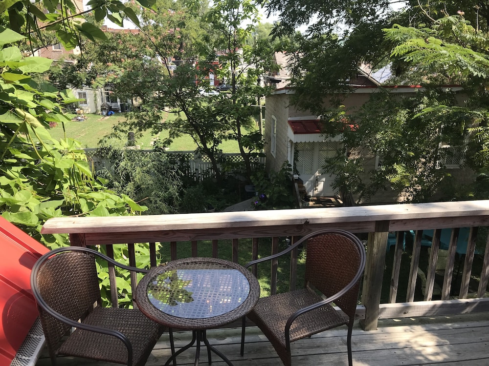 Historic Iron Horse Inn
