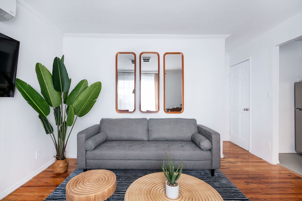 26-1c Gramercy Large 1BR WD