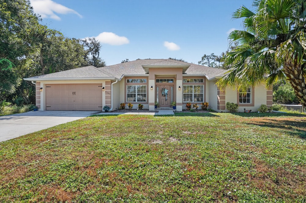 Spacious 4br Retreat With Heated Pool & Spa 4 Bedroom Home