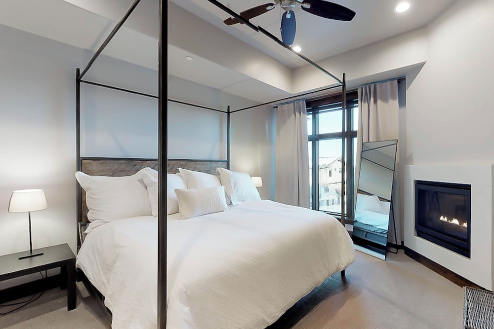 The Residences at Blackstone view 4
