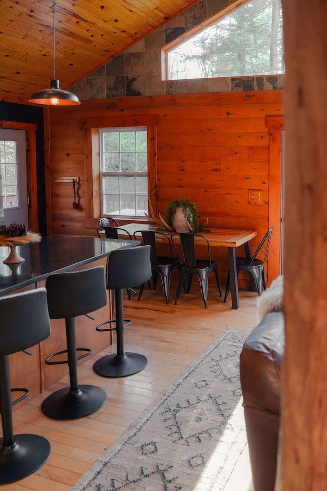 Cozy Cabin With Hot Tub - Near all in Hocking Hills