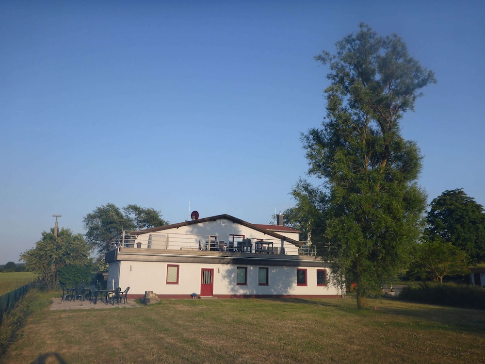 Moderne Ferienwohnung in Bastorf in Meernaehe