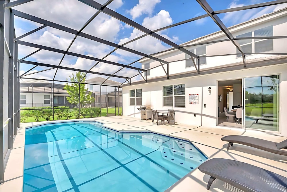 Upstay Lakefront Home w Pool Cinema, Games, BBQ