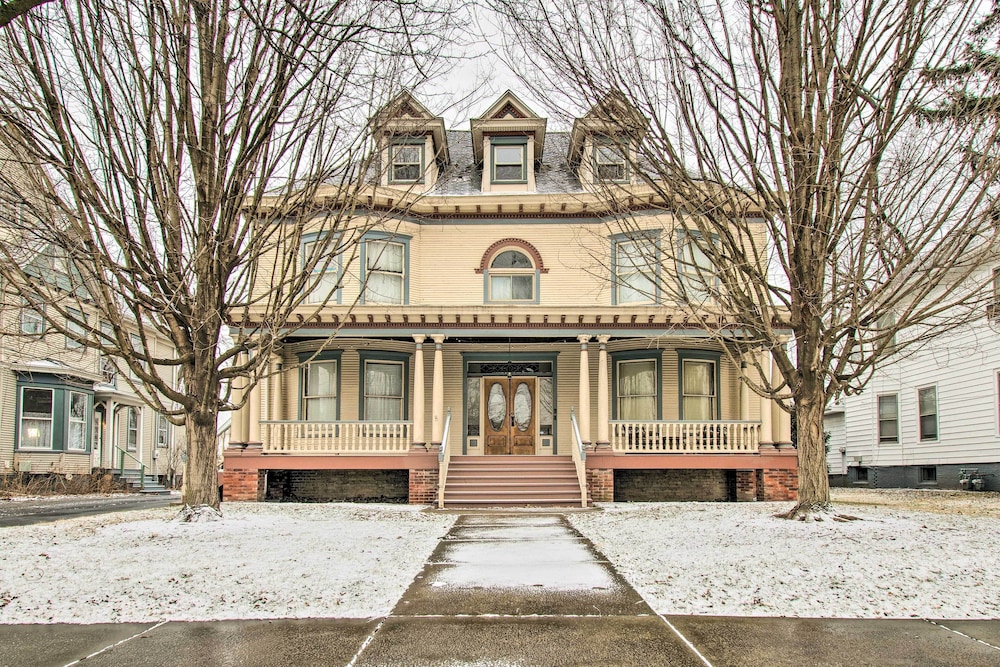 Charming Bloomington Apt w/ Walkable Location view 4