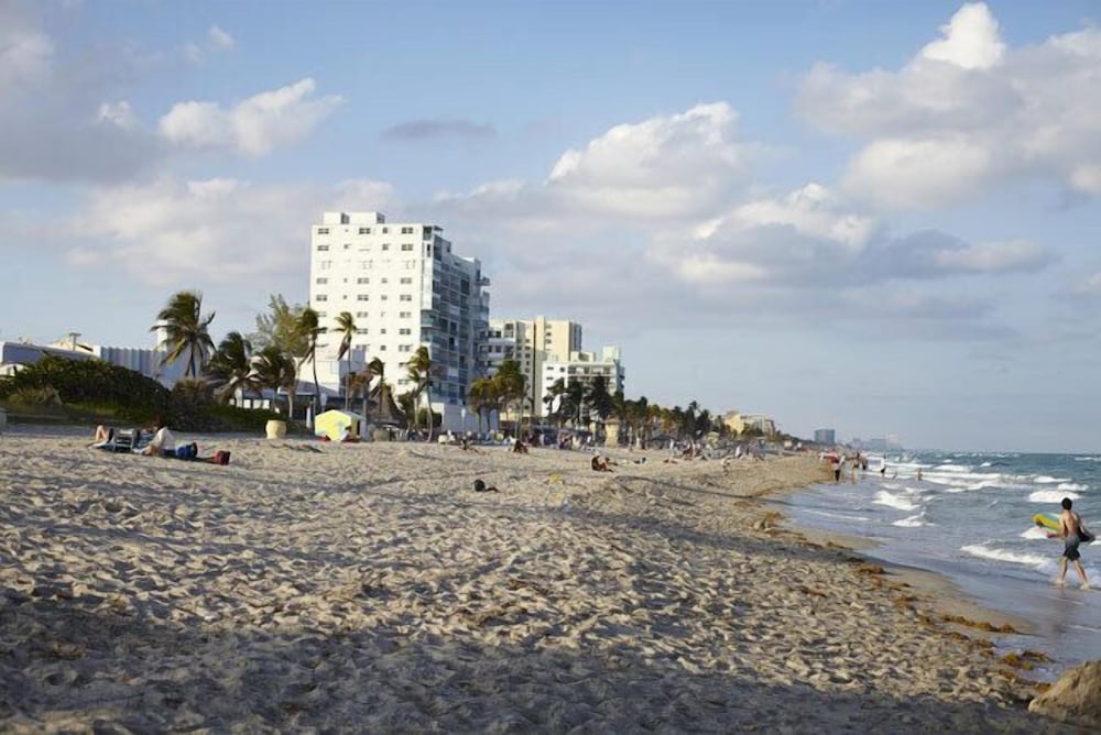 Hollywood Beach Resort -two Bedrooms Sleeps 6