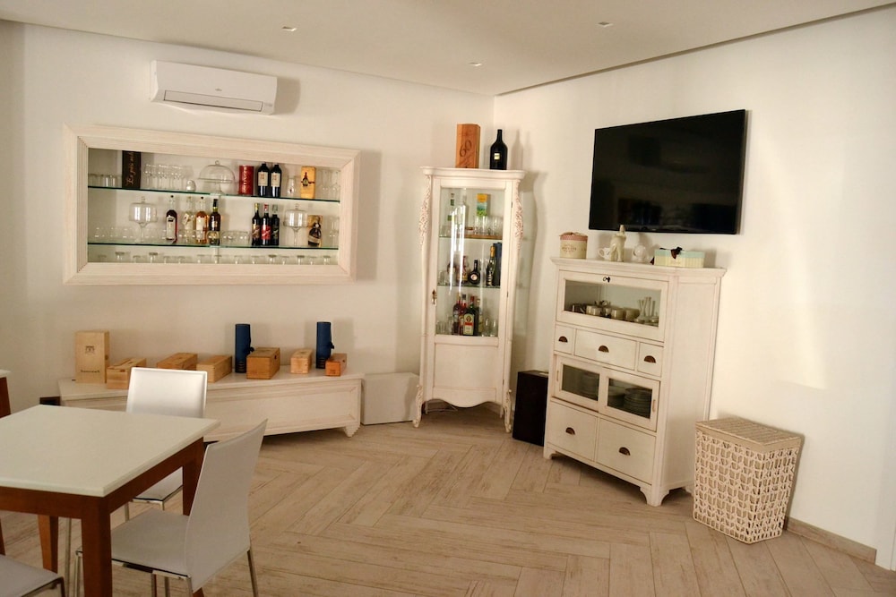 SunWine Bed & Breakfast photo 4