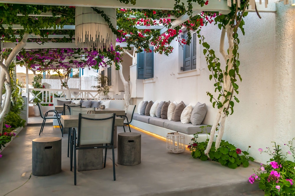 Milos Bay Suites