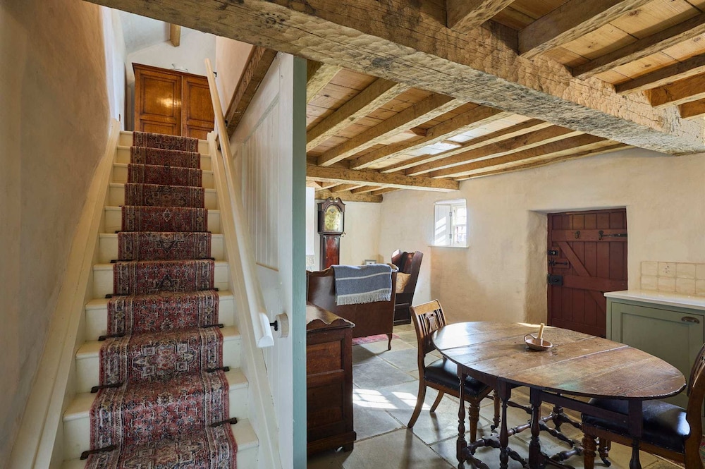 Host Stay Potters Cottage