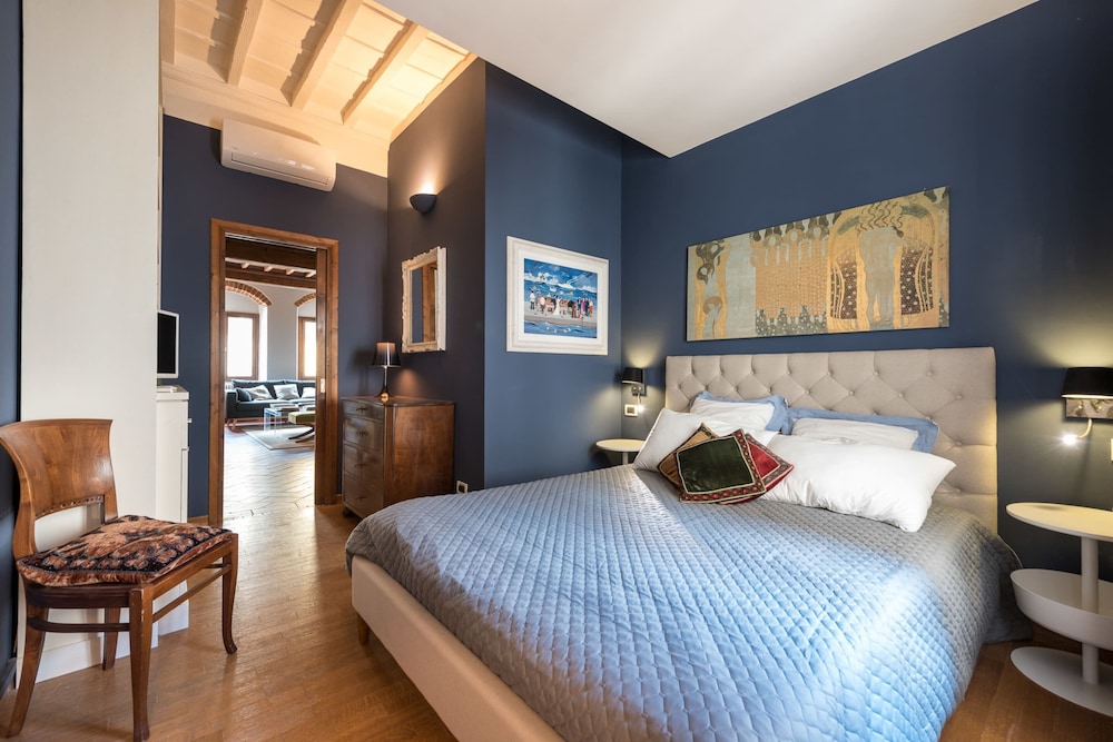 Heart of Florence Pitti 2 Bed-apartment