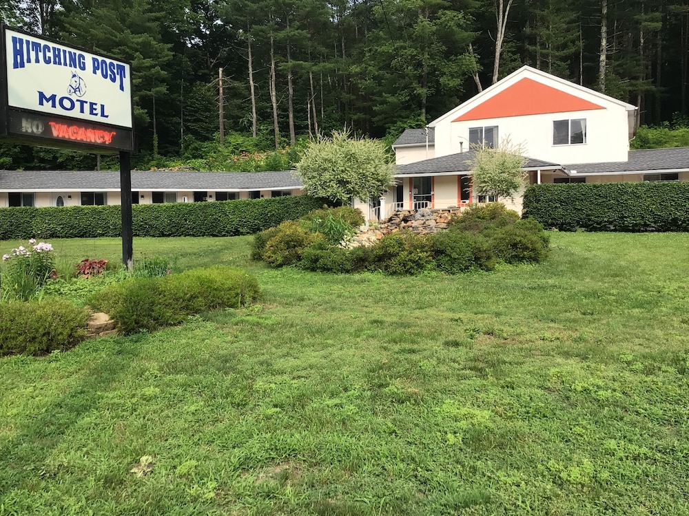 Hitching Post Country Motel view 2