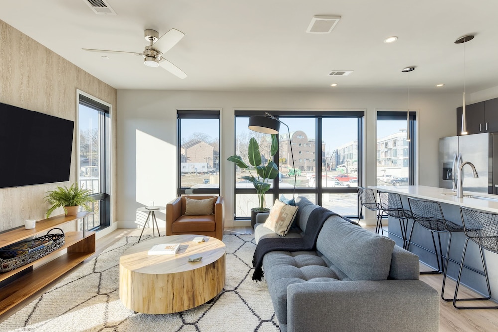 Honkey-tonk by Avantstay New Modern 2bdr in Walkable Midtown w Gym Pool