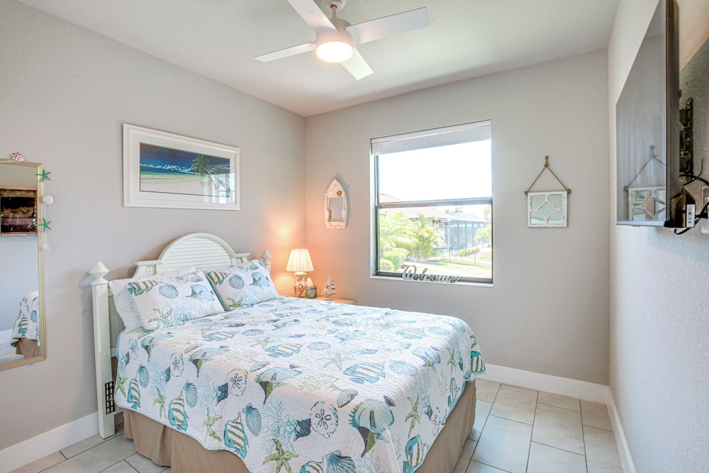 Sunset Views, Dock: Canalfront Home in Punta Gorda