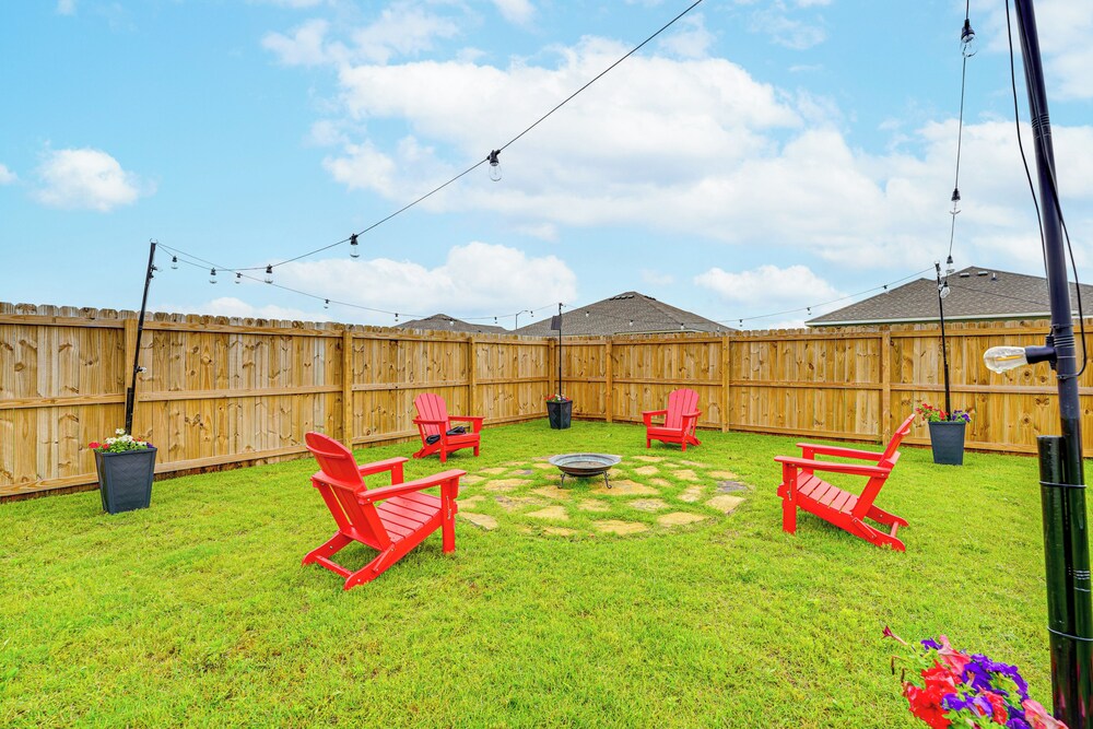 2 Mi to Dtwn: Siloam Springs Home w/ Fire Pit