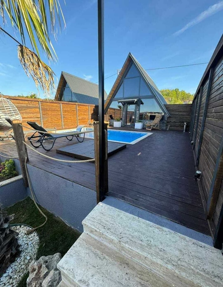 CLUB ARMADA BUNGALOV