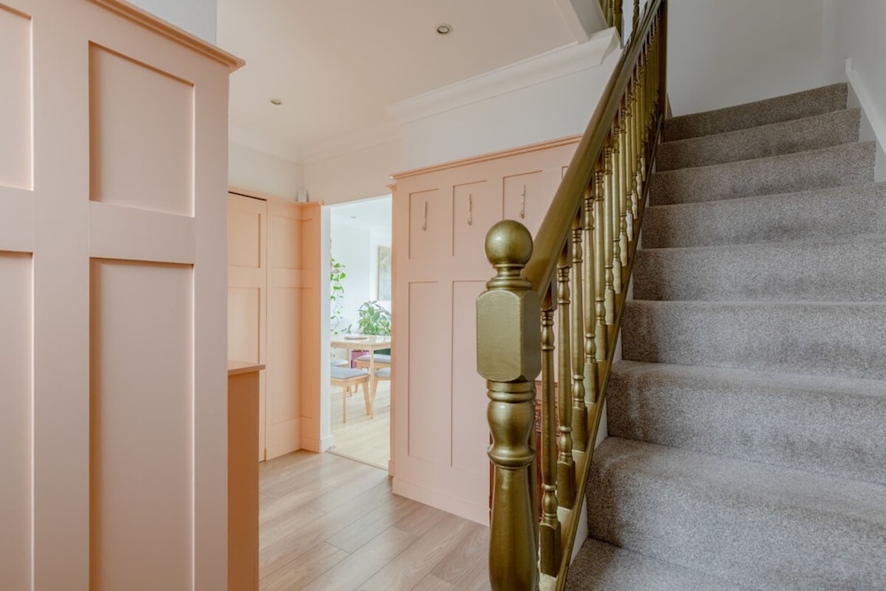 Scandi-style 2BD Maisonette W/garden Brick Lane!