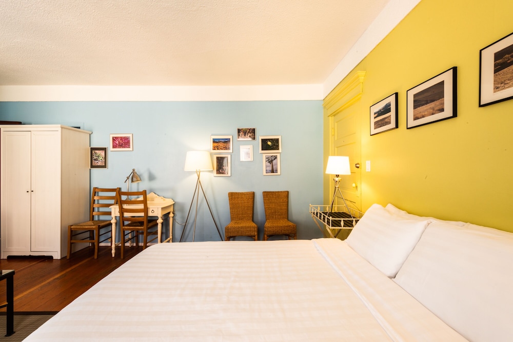 Ocean Island Garden Suites - Image 5