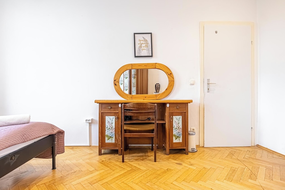 Cozy 4BR Apt Garden Close to Danube