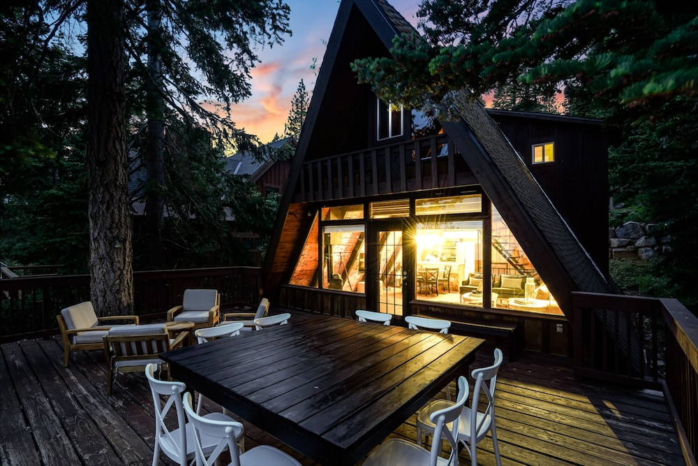 Horizon by Avantstay Stunning A-frame Cabin w Hot Tub Billiards Lake Views