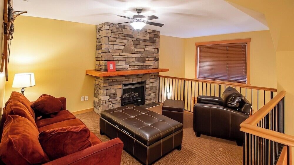 Pinnacle Ridge Chalets by Fernie Lodging
