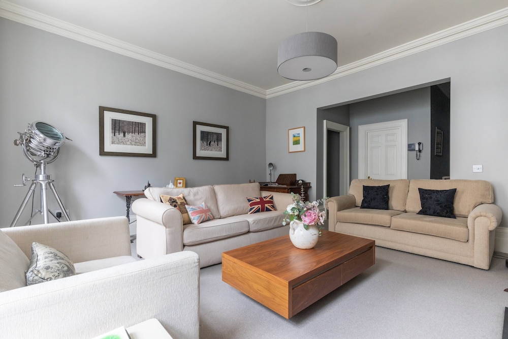Manchester Street by Onefinestay