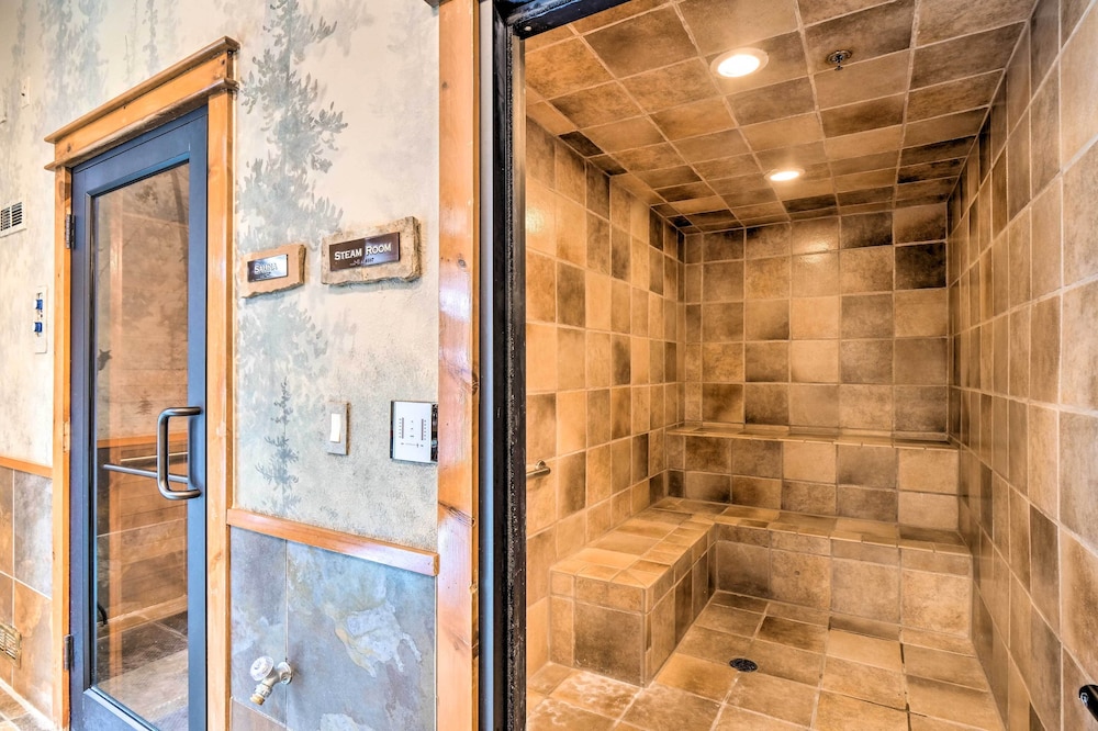 Ski-out Keystone Resort Condo w/ Private Balcony