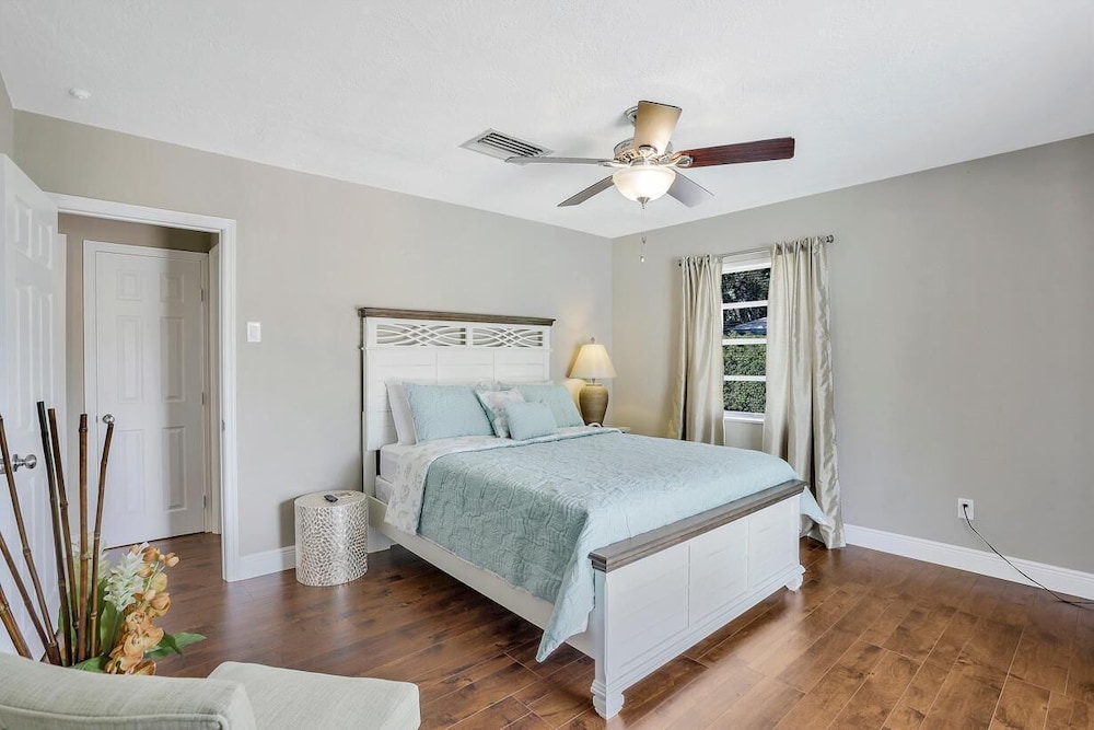 Pet-friendly Two-story Home With Pool, Spa, and Grill view 5