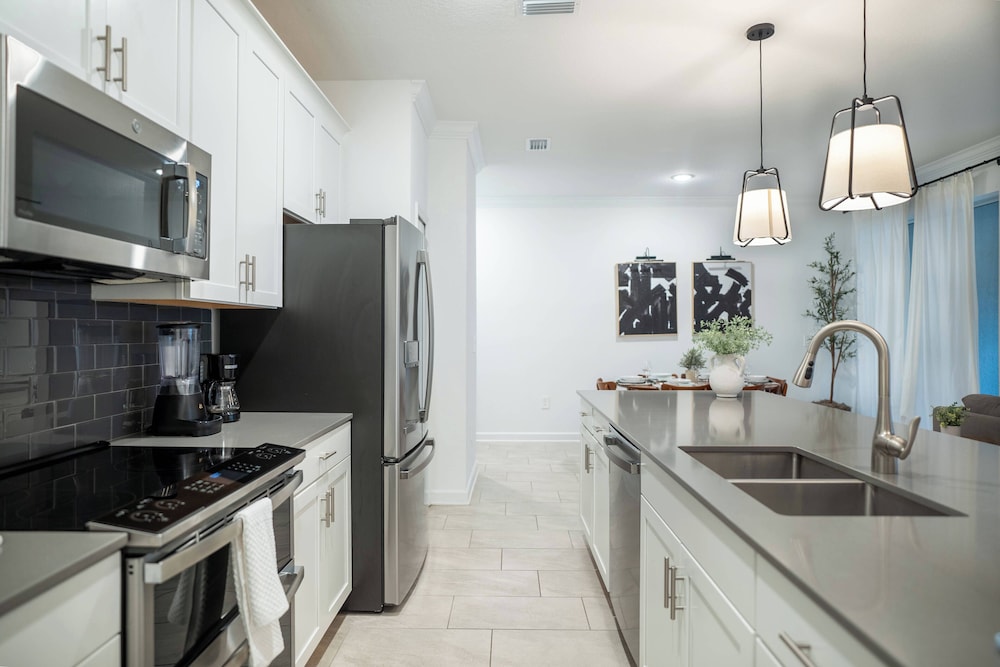 4BR Luxury Home at Champions Gate With Pool