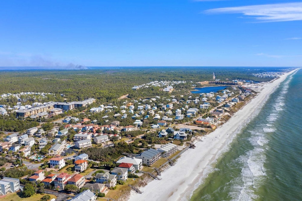 Salty Air & Blue Mountain Flair 3BR Condo w/ Pool, Balcony & Beach Access!