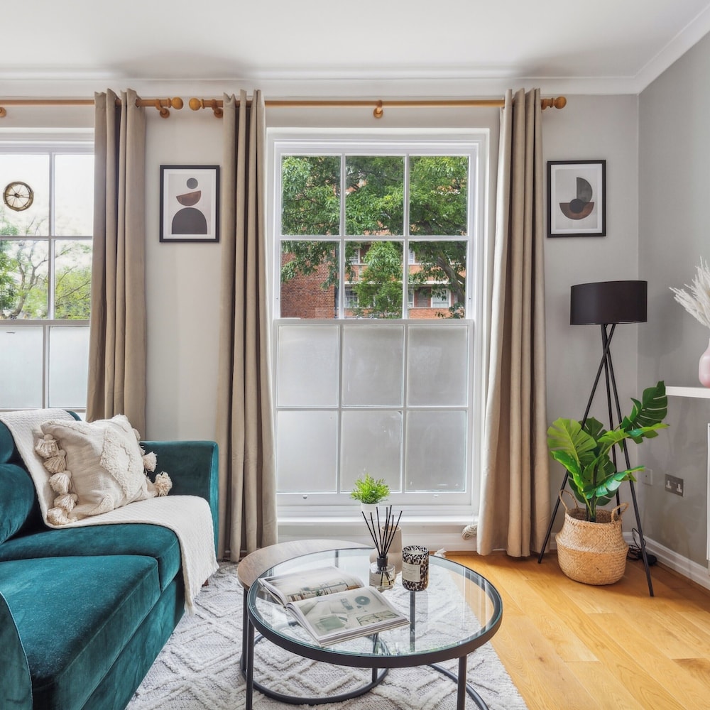 Westminster Charm - 2BR with Style