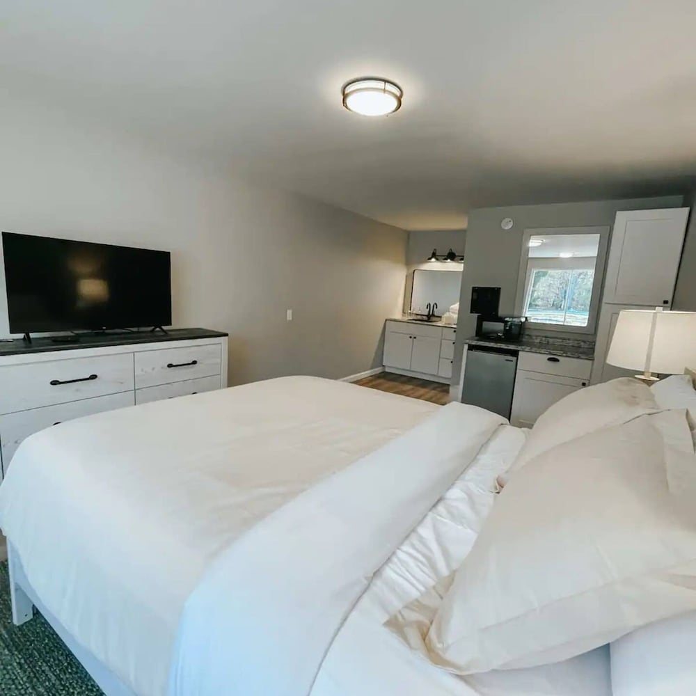 Meadow Room at The Trailblazer Unit 2 view 4