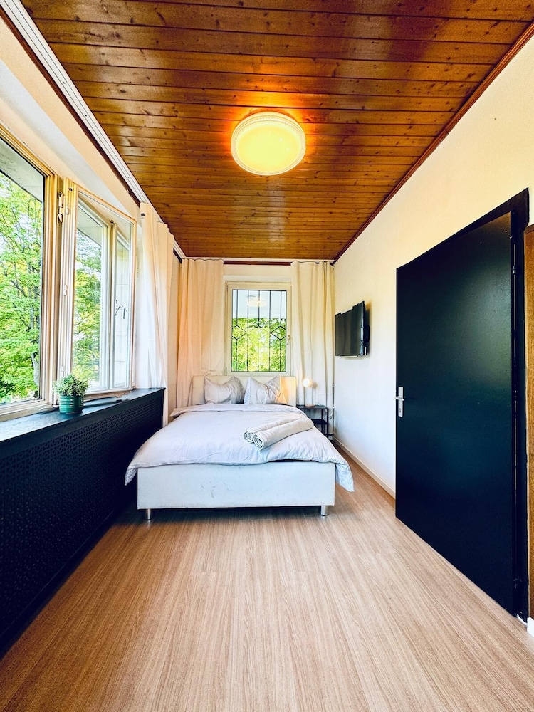 Cozy Garden Villa near Danube For 16P