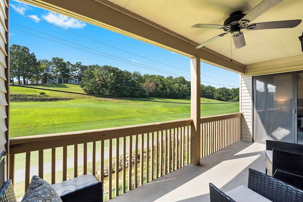 Tee Time on Turnberry Surrounded by the Shore of Lake Taneycomo