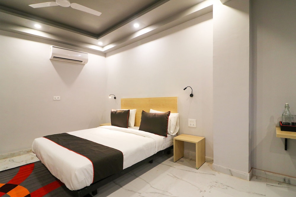 Collection O 42618 Sector 31 Rohini view 5