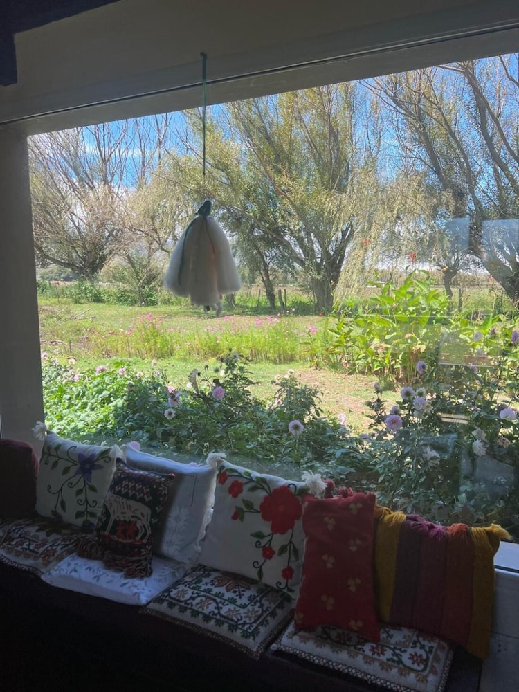 Munay Rural Home Near the Lake