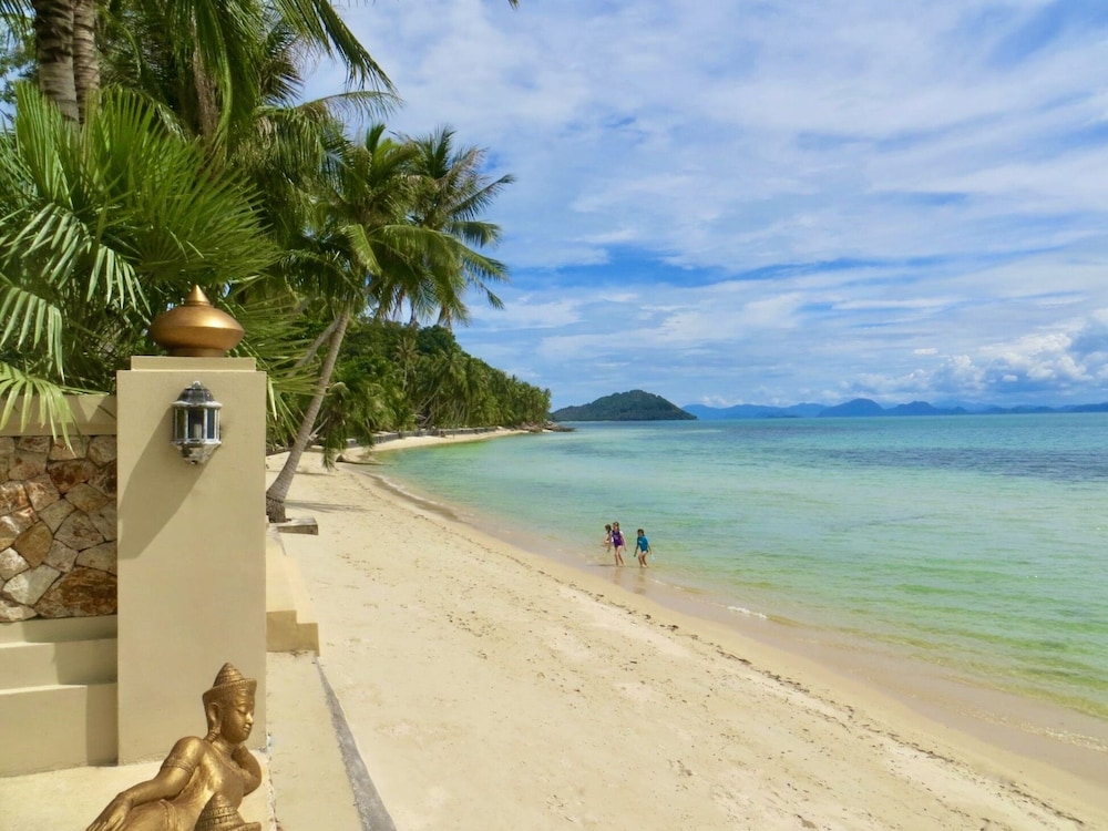 Sibaja Palms Sunset Beach Luxury Villa