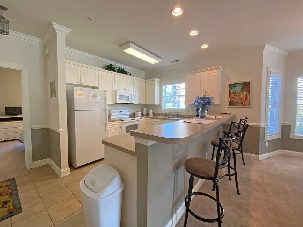 Magnolia Pointe Luster Leaf 4847-101 3 Bedroom Condo
