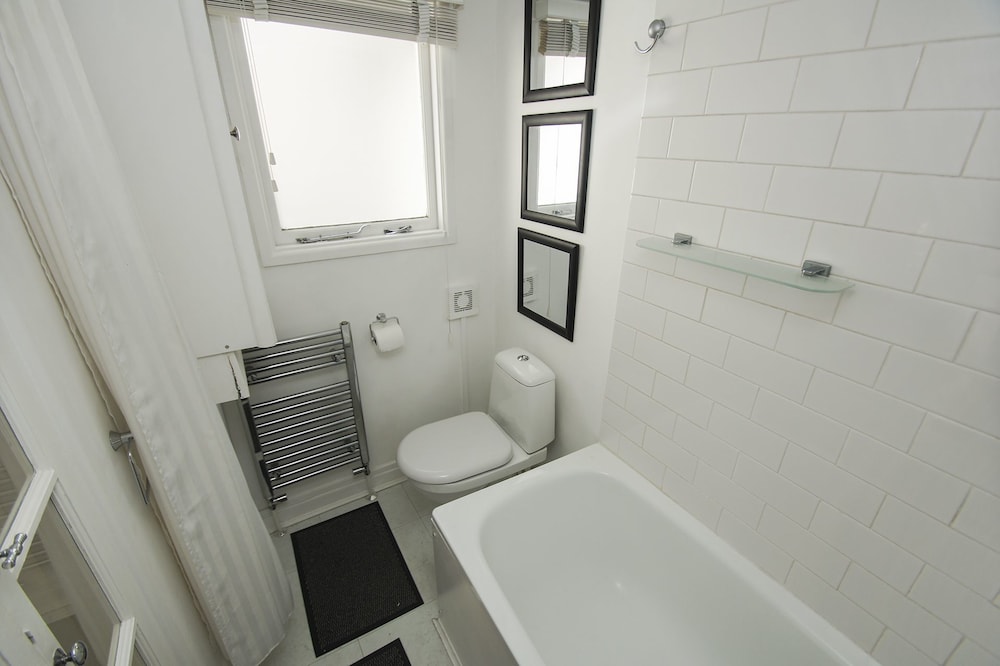 Marine Gardens Central by Brighton Holiday Lets