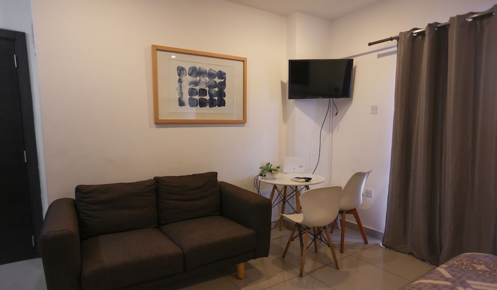 Gallery Luxury Suites by Cozy