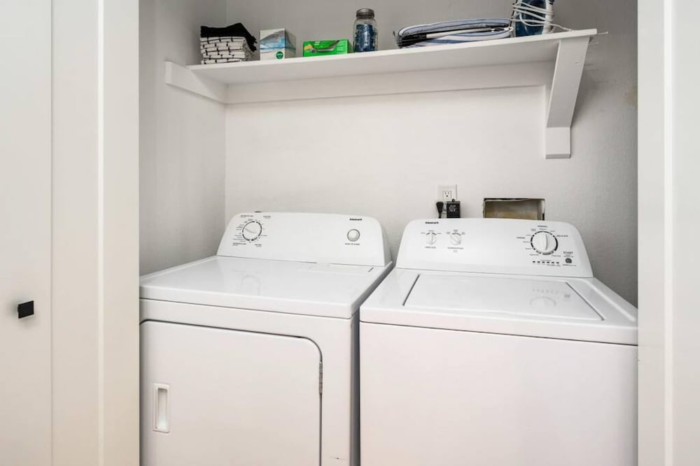 Cheerful Denver Hideaway W 2 Queen Beds Unit B view 2