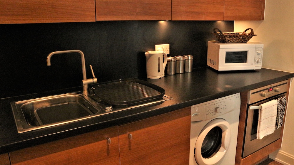55 St James Walk view 4