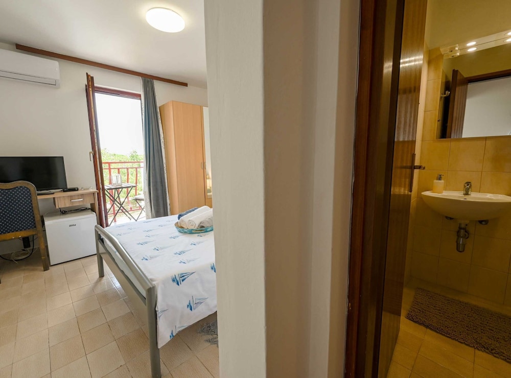 Calm and Stylish Rooms With Balcony