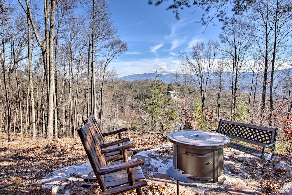 Panoramic-view Gatlinburg Cabin w/ Private Hot Tub view 2