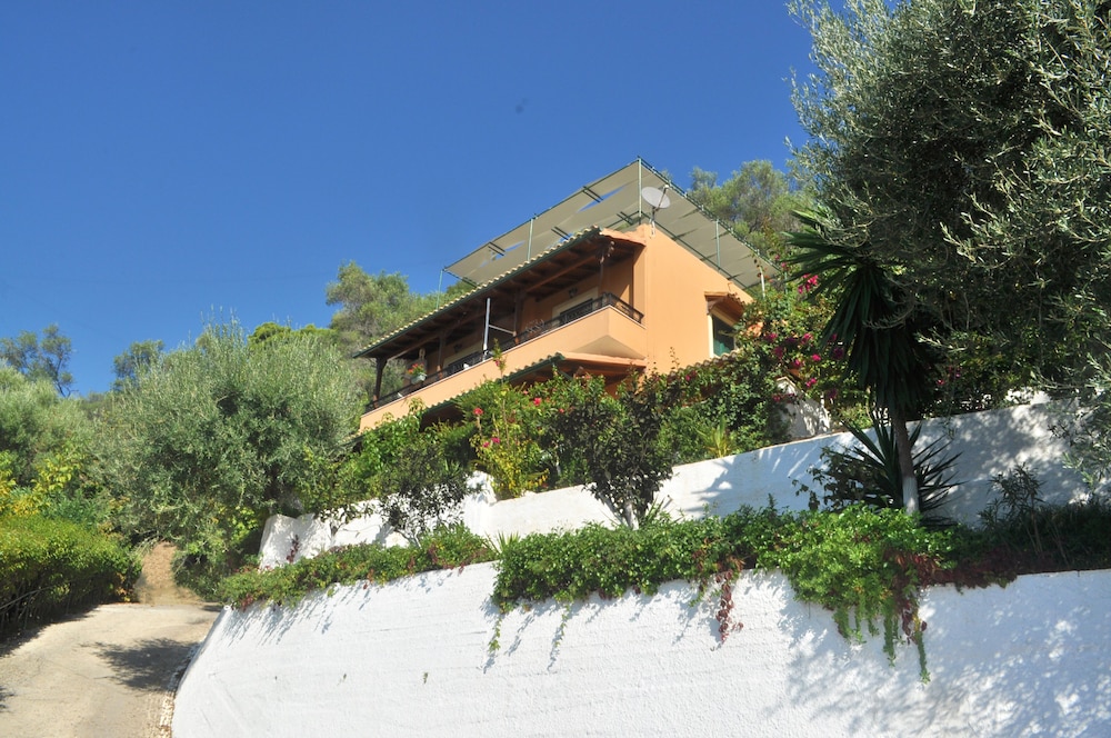 Studio Apartment Papadatos - Pelekas Beach, Corfu