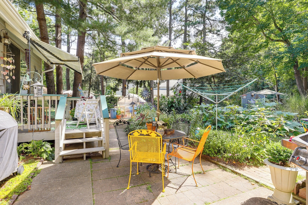 Unique & Artistic Retreat Near Rehoboth Beach!
