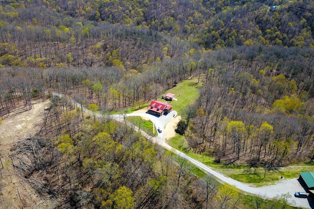 Rustic Dale Hollow Lake Cabin - Private Hot Tub! view 4