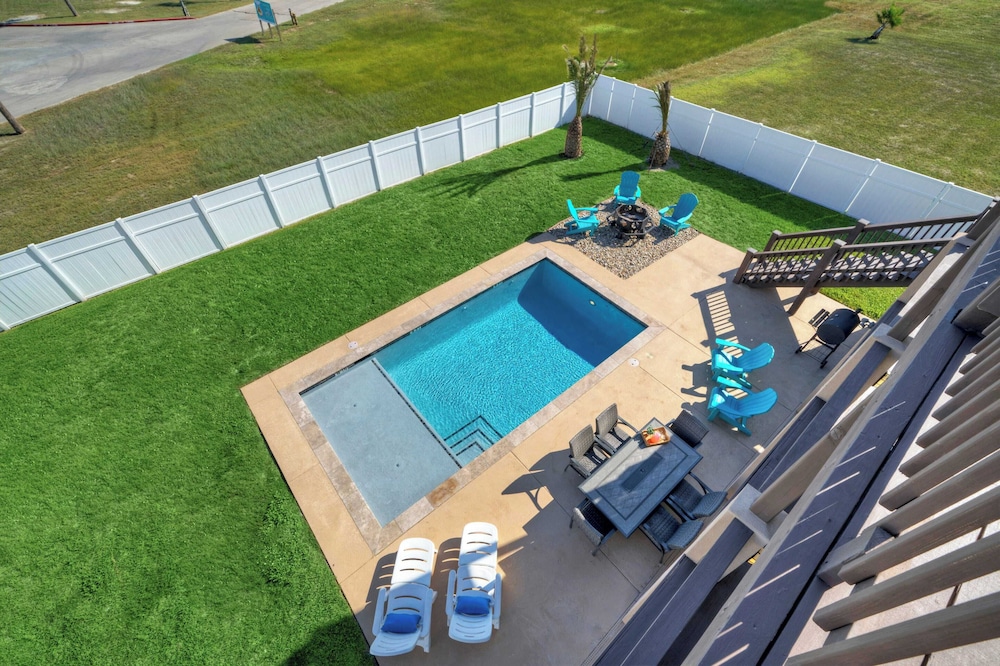 2 Homes, Sleeps 22 Steps to the Beach, Private Pool, Fire Pit, Balcony Views